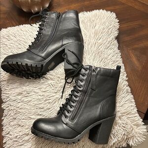 Women's Black Lace-Up Chunky Heel Boots